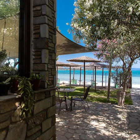 Lazaros Beachfront & Apartman
