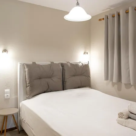 Lazaros Beachfront & Apartment