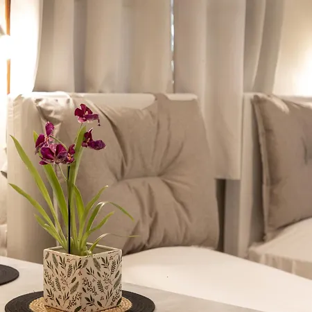 Lazaros Beachfront & Apartment