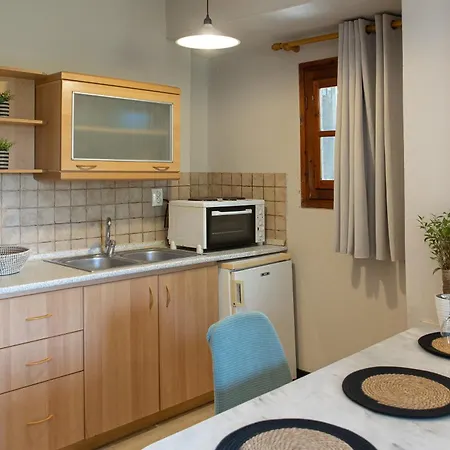 Lazaros Beachfront & Apartment
