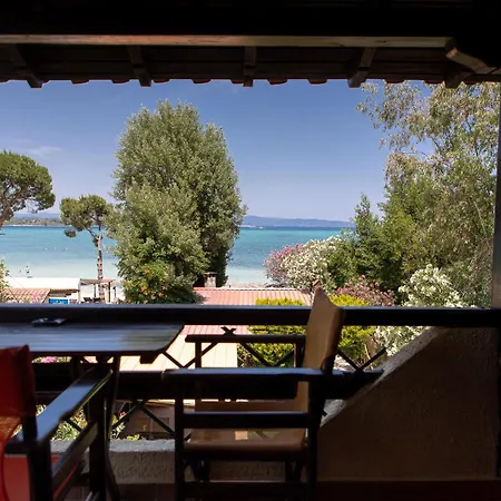 Lazaros Beachfront & Apartmán *