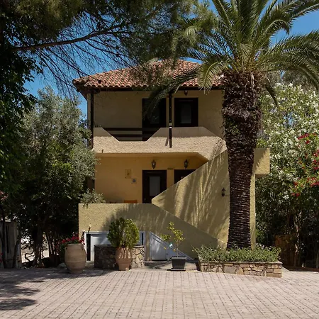 Lazaros Beachfront & Apartmán Vourvourou