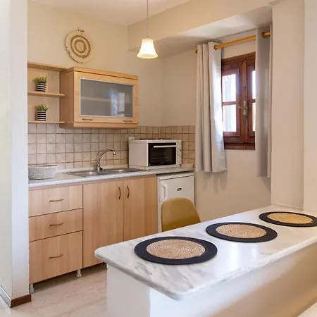Lazaros Beachfront & Lägenhet Vourvourou